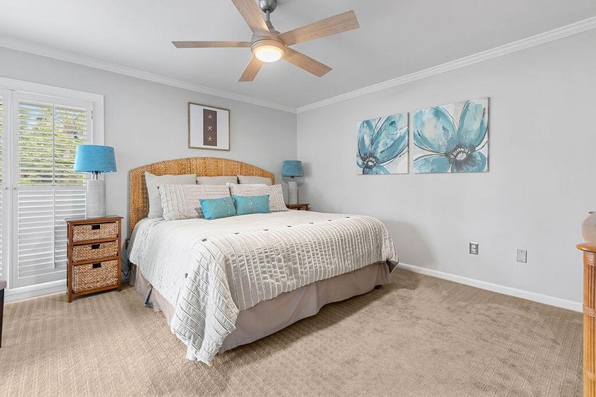 Beautifully updated two-bedroom townhouse with long tidal marsh - photo 23