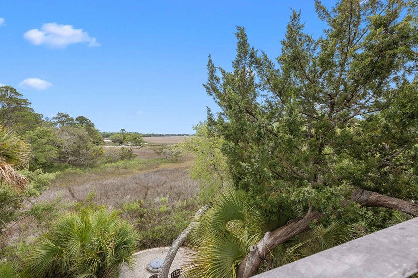 Beautifully updated two-bedroom townhouse with long tidal marsh - photo 32