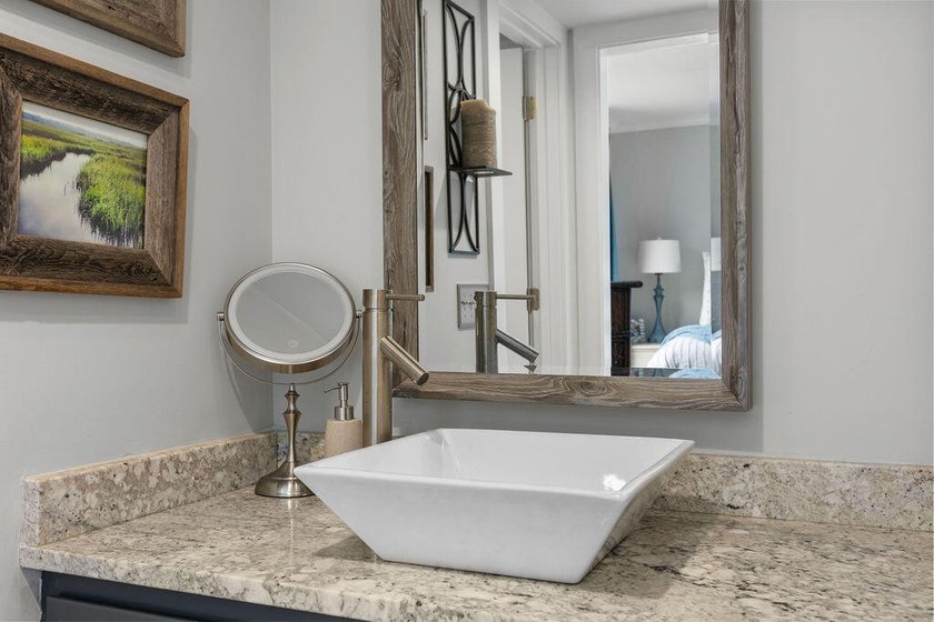 Beautifully updated two-bedroom townhouse with long tidal marsh - photo 35