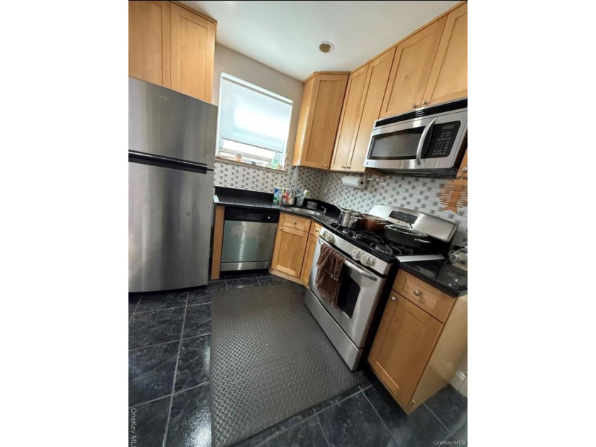 Beautiful well maintained unit in desirable Forest Hills - photo 8