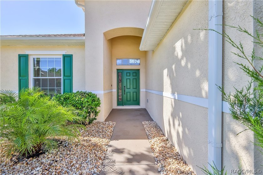 MOVE In Ready! Immaculate 4-Bedroom 3-Car Garage Home on Corner - photo 5