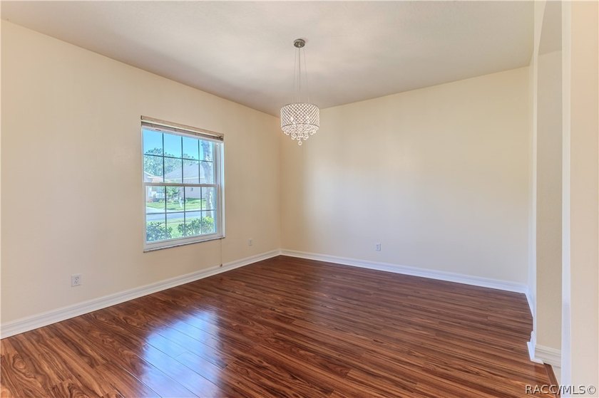 MOVE In Ready! Immaculate 4-Bedroom 3-Car Garage Home on Corner - photo 9
