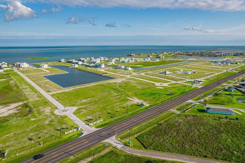 The Keys at Islands of Rockport offers canal front homesites - photo 3