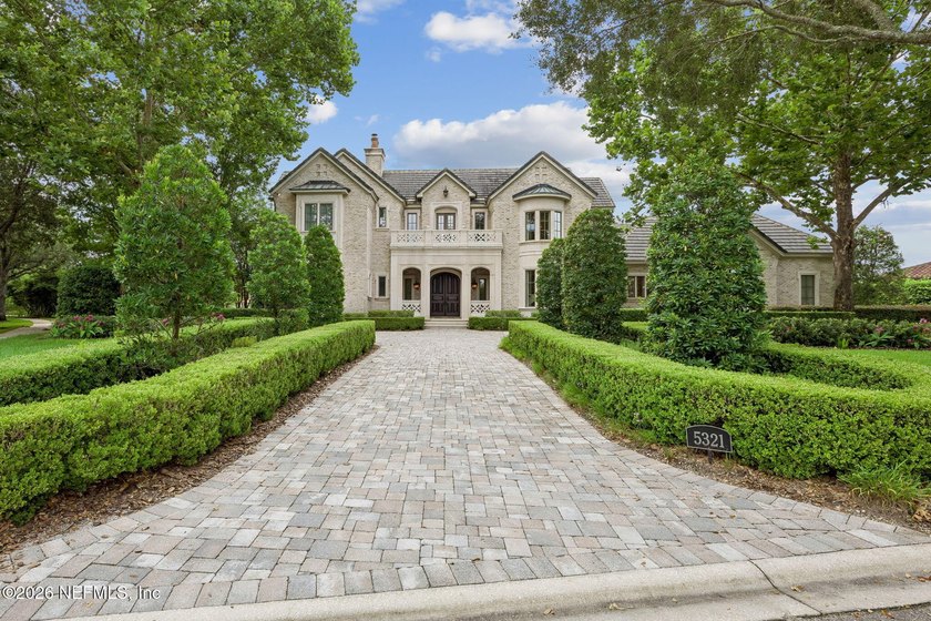 A Masterpiece of English Country Elegance. Welcome to an - photo 3