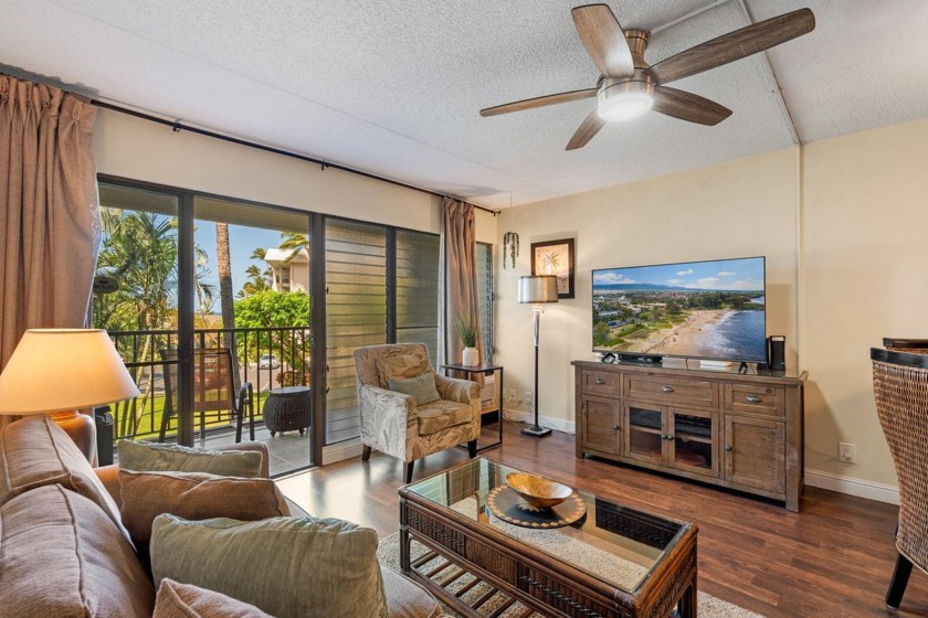 Welcome to HOTEL ZONED Kihei Akahi D107! Luxury vinyl plank - photo 13