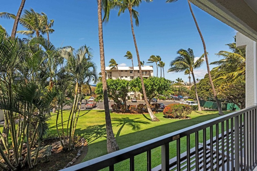 Welcome to HOTEL ZONED Kihei Akahi D107! Luxury vinyl plank - photo 15