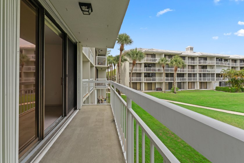 Spacious 2 bed, 2 bath condo in the sought-after Village Blvd - photo 21