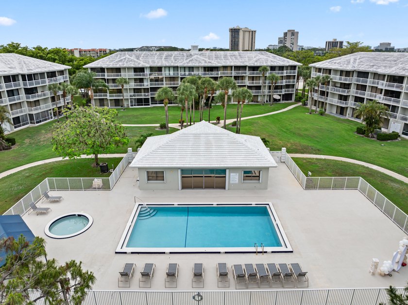 Spacious 2 bed, 2 bath condo in the sought-after Village Blvd - photo 24