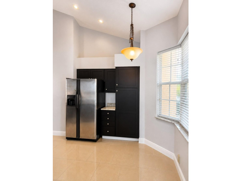 Beautifully maintained 3-bedroom, 2-bath home located in a - photo 4