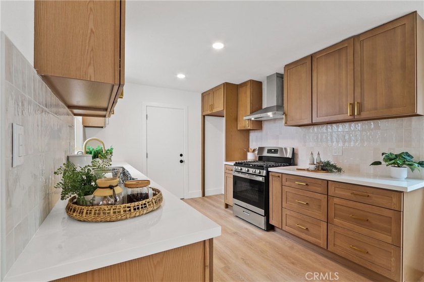 Perched in the heart of San Pedro, this BEAUTIFULLY REMODELED - photo 2