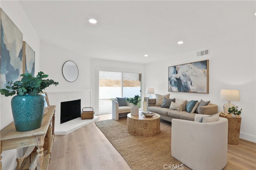 Perched in the heart of San Pedro, this BEAUTIFULLY REMODELED - photo 4