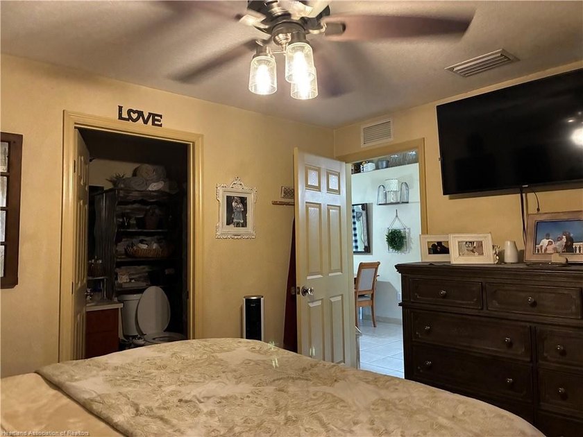 ADORABLE 3/4 BEDROOM 2 BATH HOME IN PEACEFUL LEISURE LAKES! - photo 12