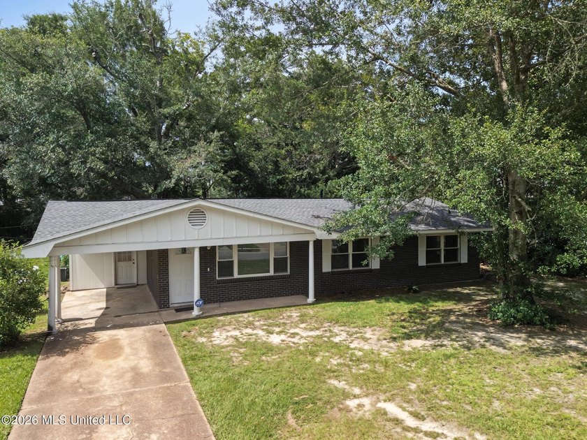 Welcome home! This updated 3-bedroom, 2-bathroom sits in a quiet - photo 2