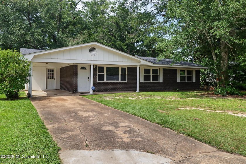 Welcome home! This updated 3-bedroom, 2-bathroom sits in a quiet - photo 3