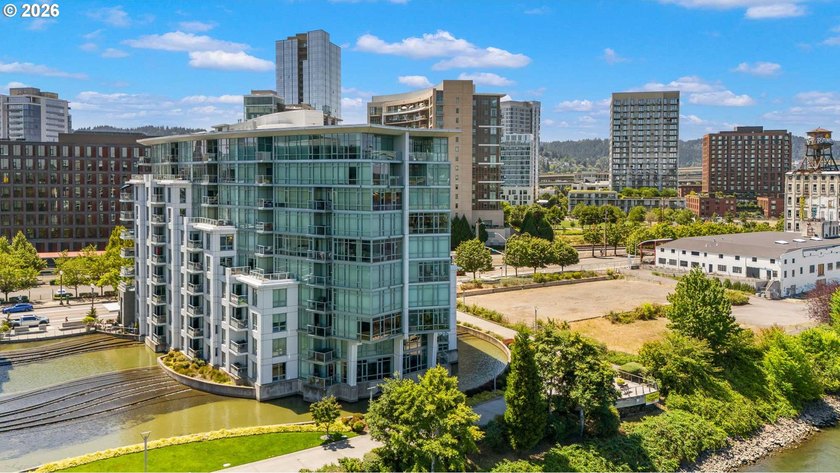 Seventh-floor views of the Willamette River from the living room - photo 41