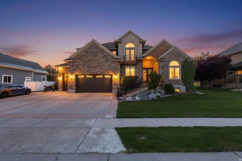 Wake up to sweeping lake and mountain views in this exceptional - photo 2