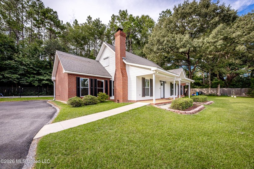 Welcome to your own private retreat in the desirable Spring Lake - photo 10