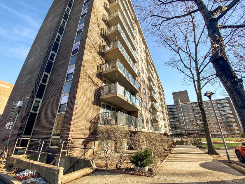 MeadowWood at Gateway 1-bedroom condo. The spacious unit - photo 2