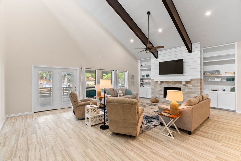 2321 Harbor Drive has been beautifully updated and thoughtfully - photo 4