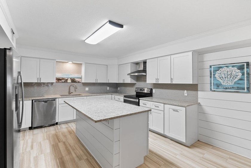 2321 Harbor Drive has been beautifully updated and thoughtfully - photo 8