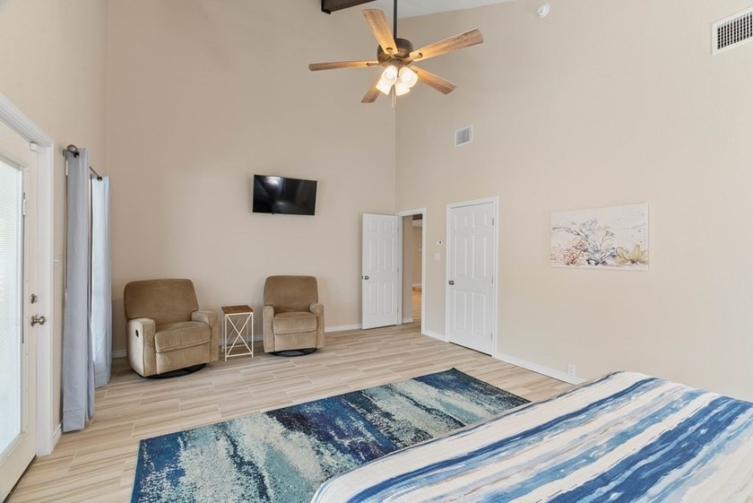 2321 Harbor Drive has been beautifully updated and thoughtfully - photo 10