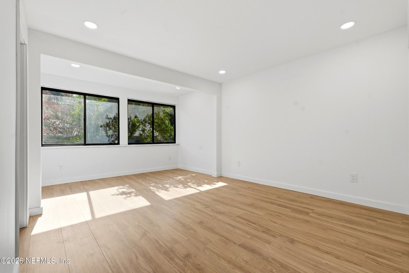Why rent when you can own? Beautifully renovated lakefront condo - photo 18