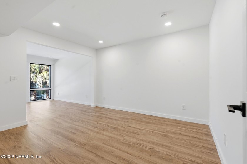 Why rent when you can own? Beautifully renovated lakefront condo - photo 26