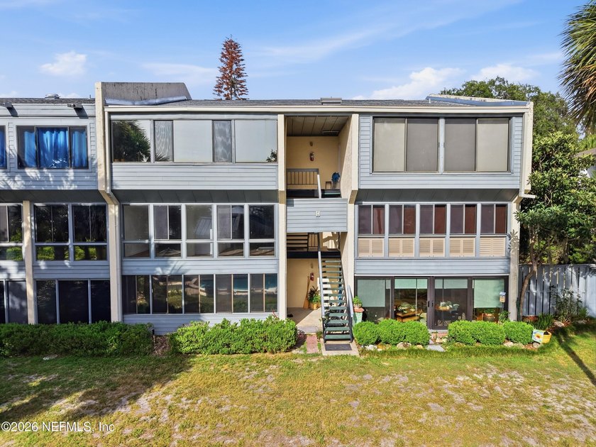 Why rent when you can own? Beautifully renovated lakefront condo - photo 34