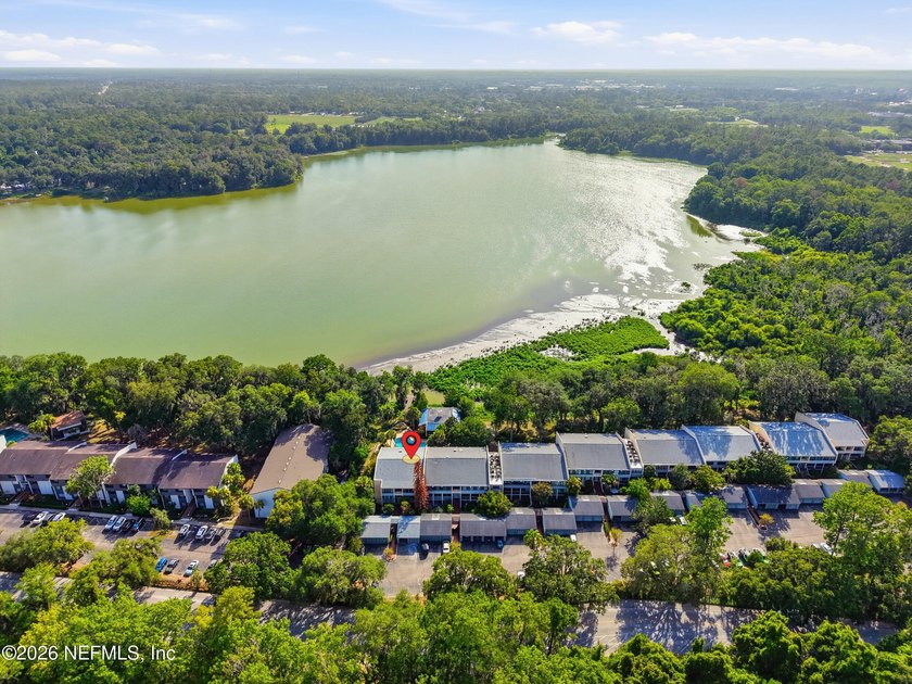 Why rent when you can own? Beautifully renovated lakefront condo - photo 36