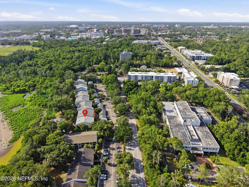Why rent when you can own? Beautifully renovated lakefront condo - photo 38