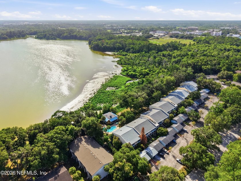 Why rent when you can own? Beautifully renovated lakefront condo - photo 39