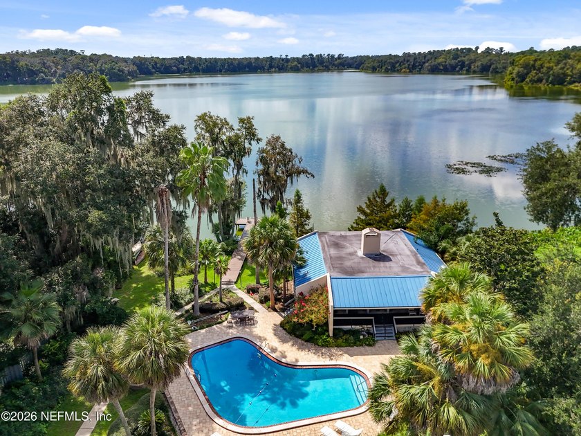 Why rent when you can own? Beautifully renovated lakefront condo - photo 40