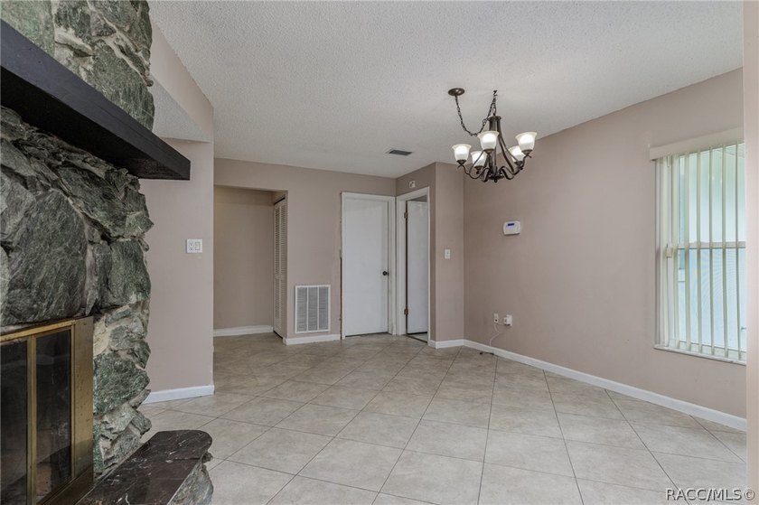 NICE 3/2/2 CONCRETE BLOCK HOME ON .47 ACRE MOL DOUBLE LOT - photo 6
