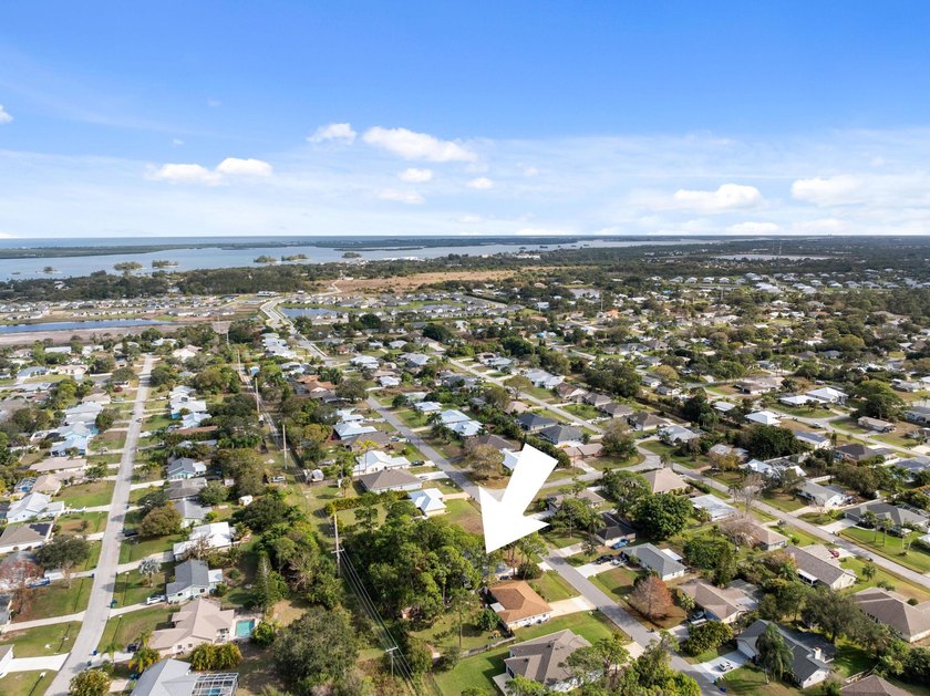 The seller is offering a $10,000 credit! Welcome home to - photo 4