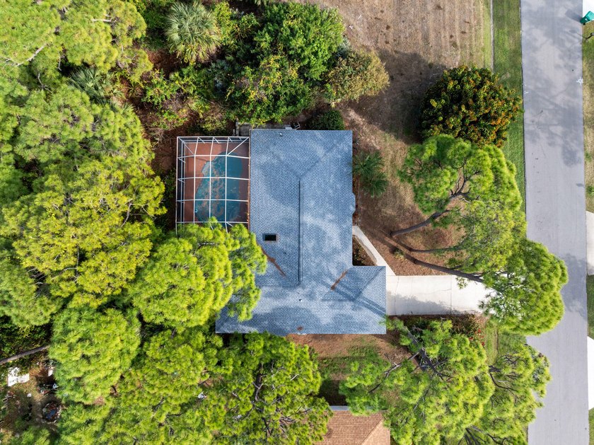 The seller is offering a $10,000 credit! Welcome home to - photo 5