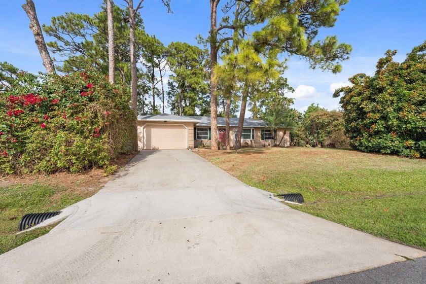 The seller is offering a $10,000 credit! Welcome home to - photo 6
