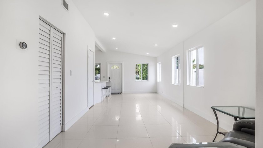 Beautifully Updated East Boca Home - No HOA! Welcome to this - photo 16