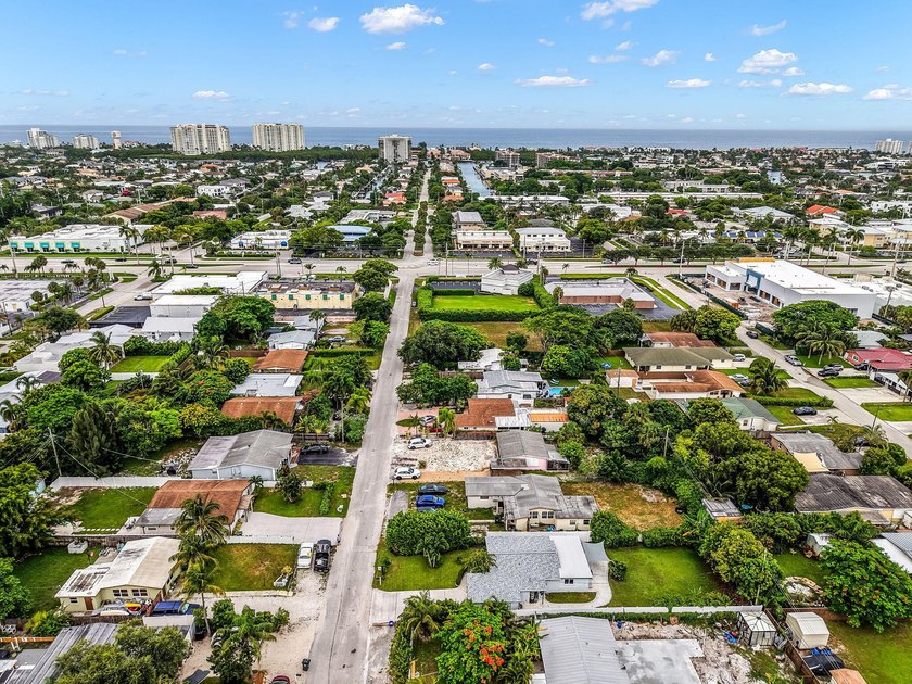 Beautifully Updated East Boca Home - No HOA! Welcome to this - photo 35