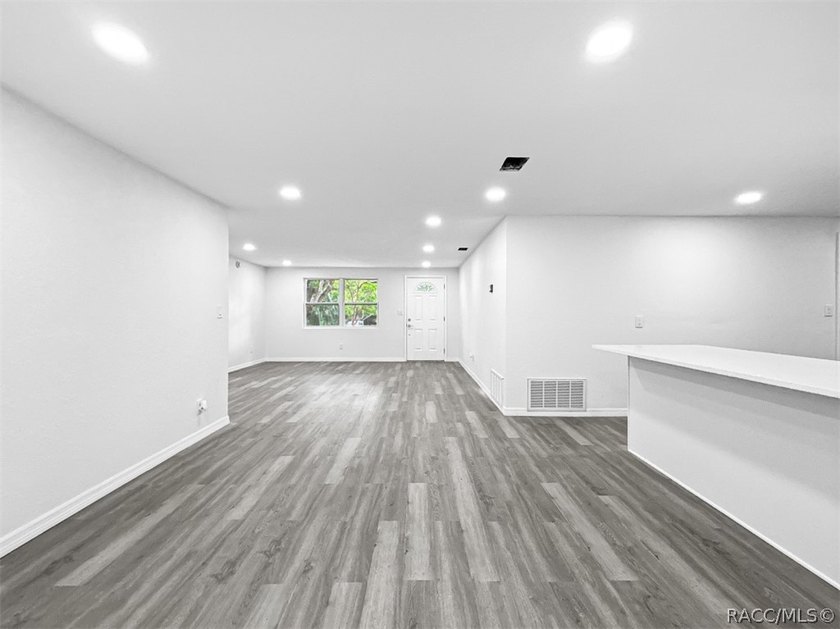 This stunning 3-bedroom, 2-bathroom home has been completely - photo 5