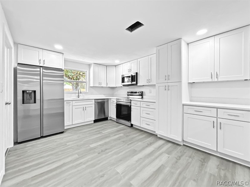 This stunning 3-bedroom, 2-bathroom home has been completely - photo 8