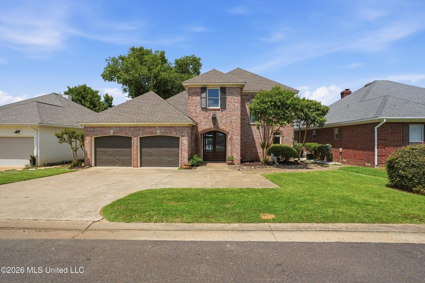 This 3 bedroom 2.5 bath custom built, 1 owner home is ready to - photo 3