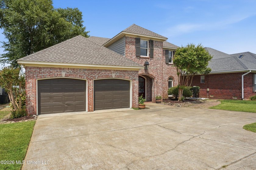 This 3 bedroom 2.5 bath custom built, 1 owner home is ready to - photo 4