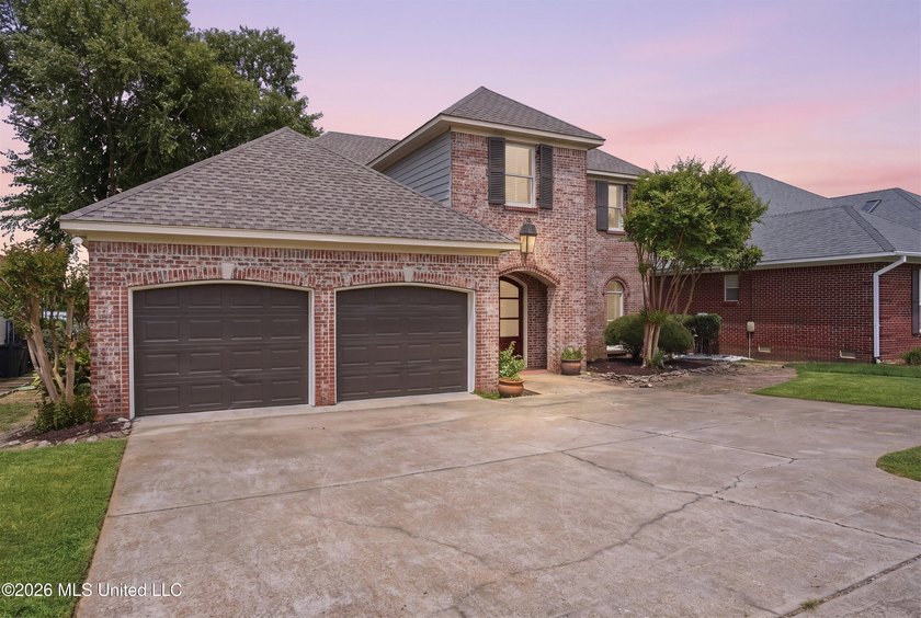 This 3 bedroom 2.5 bath custom built, 1 owner home is ready to - photo 5