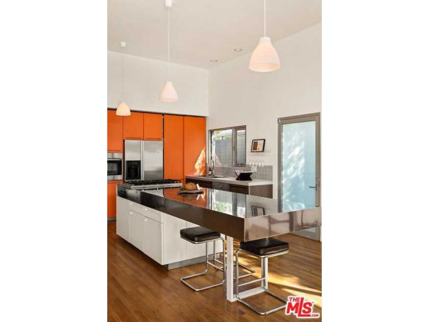 Welcome to 1076 Palms Boulevard - a rare architectural compound - photo 2