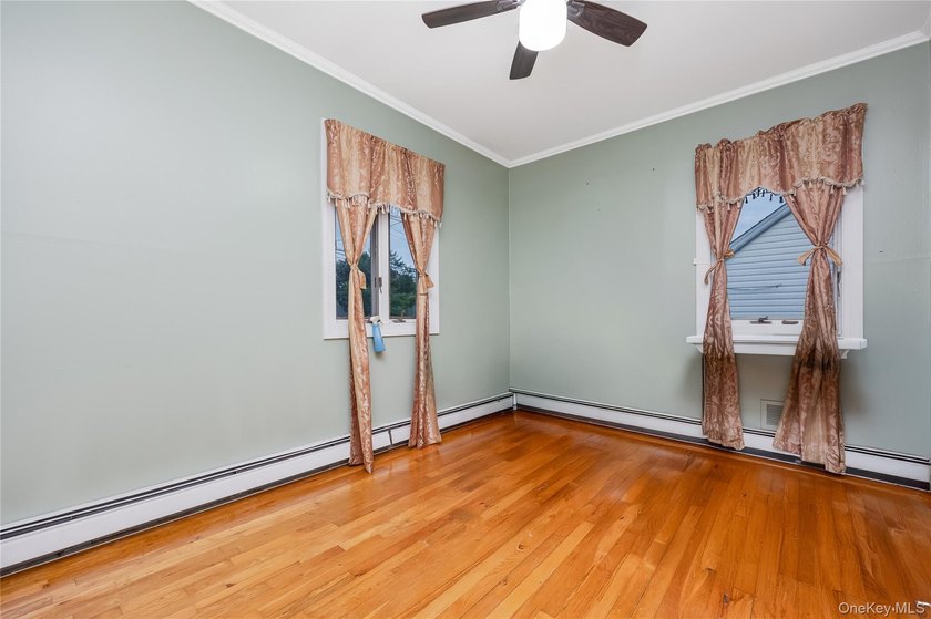 1012-N-Ontario-Ave-Lindenhurst-NY-11757 Turnkey 5-Bedroom - photo 5