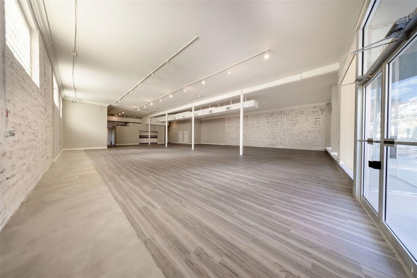 PRICED BELOW APPRAISAL! Don't miss this rare opportunity to own - photo 10