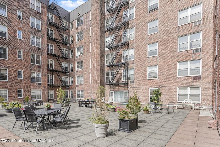 For the first time ever, this one-of-a-kind two-unit apartment - photo 32