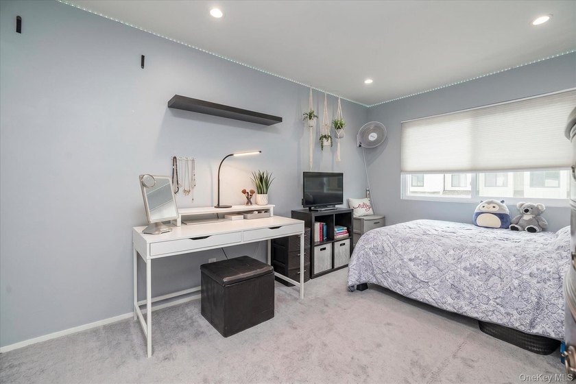 Welcome to the Glen! This two-level townhome boasts 1500+ square - photo 11