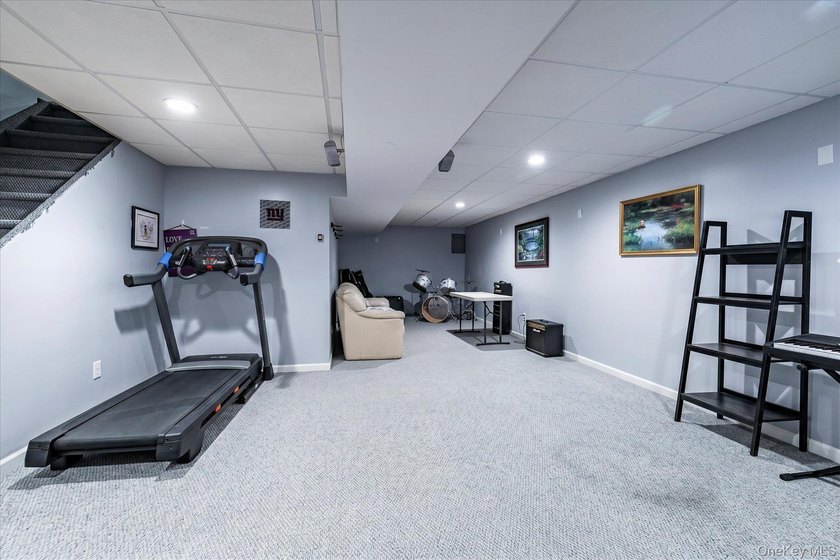 Welcome to the Glen! This two-level townhome boasts 1500+ square - photo 15