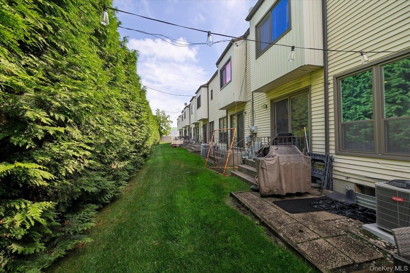 Welcome to the Glen! This two-level townhome boasts 1500+ square - photo 16